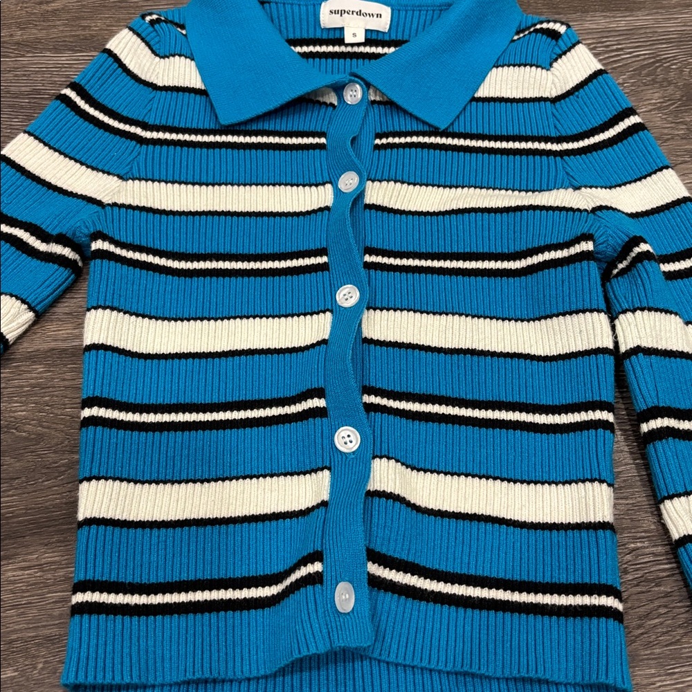 Superdown Keyara Button Up Top in Blue Multi - Picture 5 of 6